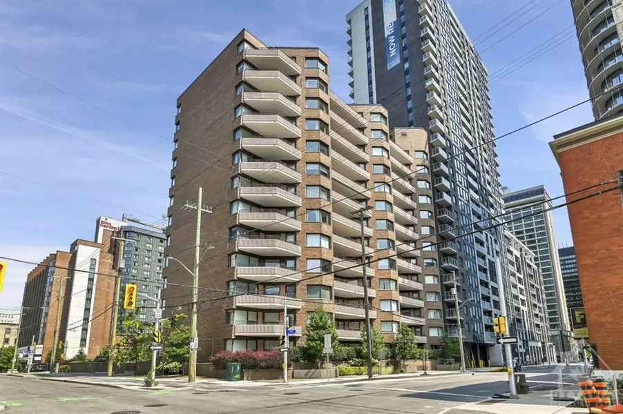 151 BAY ST #808, Ottawa Centre, ON K1R 7T2