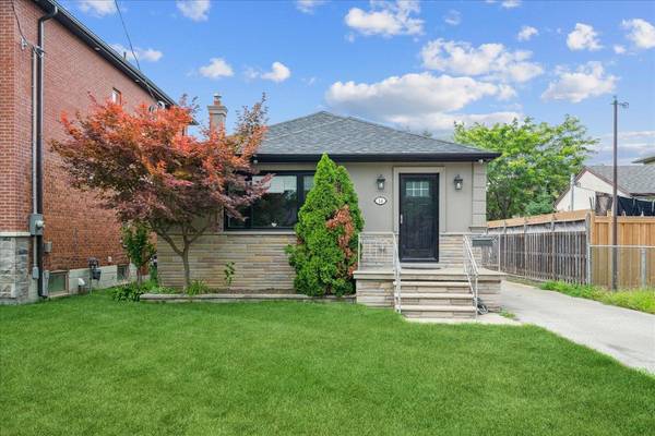 14 Ramsbury RD, Toronto W08, ON M8Z 4V3