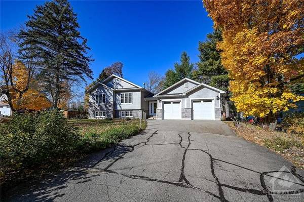 28 SUNSET DR, Rideau Lakes, ON K7A 4S5