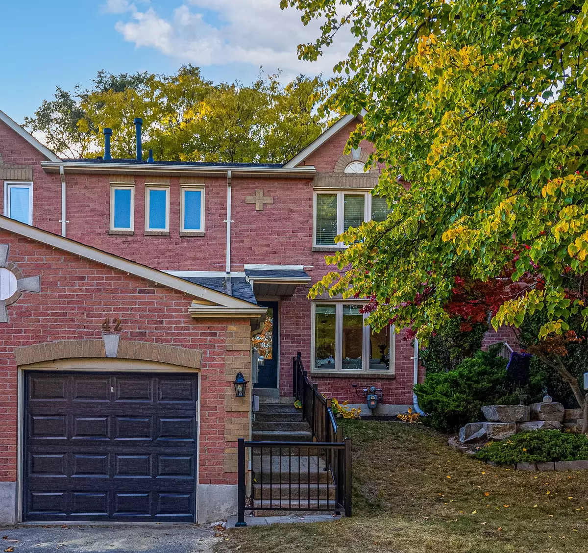 Whitby, ON L1R 1T1,42 Fernbank PL