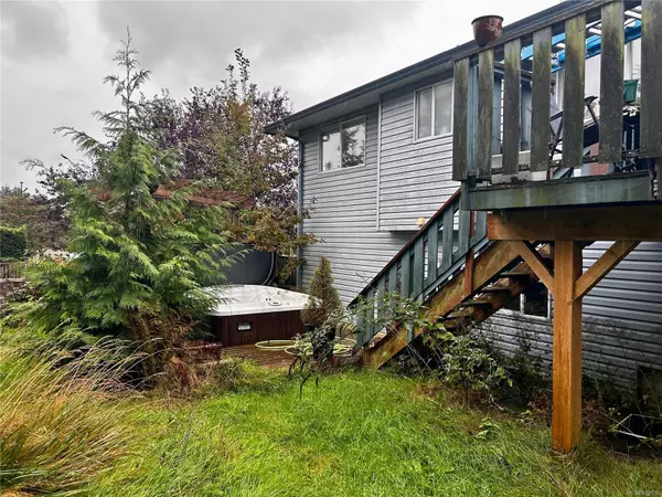 Comox, BC V9M 3P4,2112 Meadowlark Dr