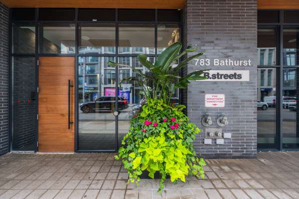 783 Bathurst ST #622, Toronto C02, ON M5S 0A8