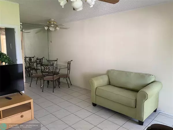 Deerfield Beach, FL 33442,202 Oakridge M  #202