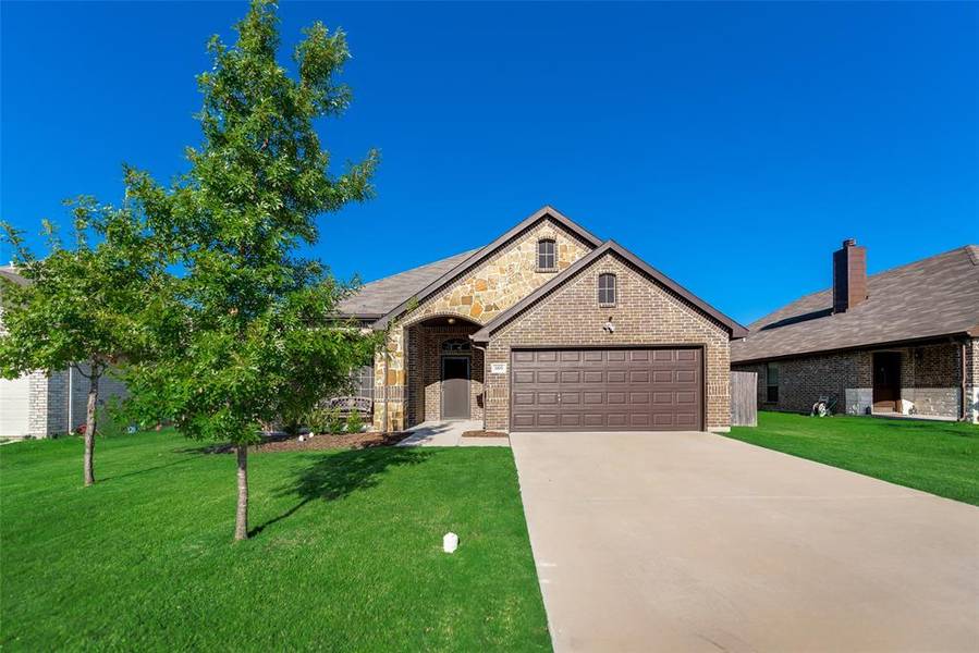 1909 Glen Meadow Drive, Royse City, TX 75189