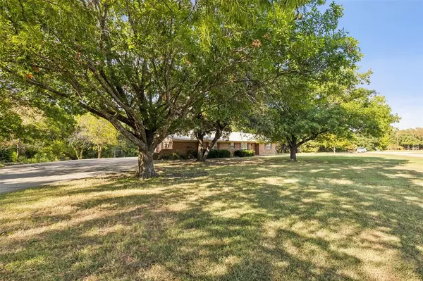 Grandview, TX 76050,9017 County Road 105