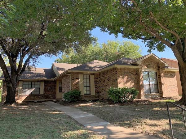 1377 Southridge Drive, Lancaster, TX 75146