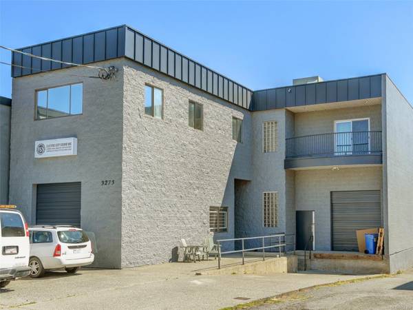 3273 Tennyson Ave #B, Victoria, BC V8Z 3P4