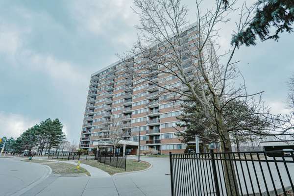 99 Blackwell AVE #1113, Toronto E11, ON M1B 3R5