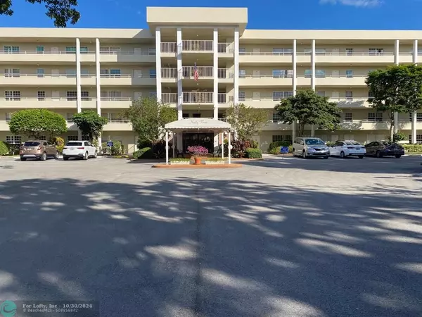 Pompano Beach, FL 33069,806 Cypress Blvd  #110