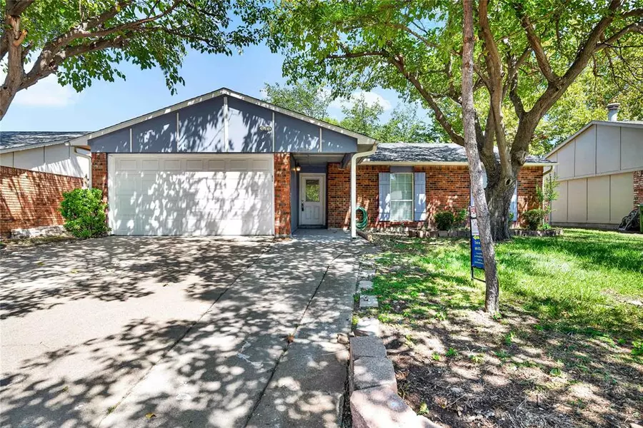 5209 Strickland Avenue, The Colony, TX 75056