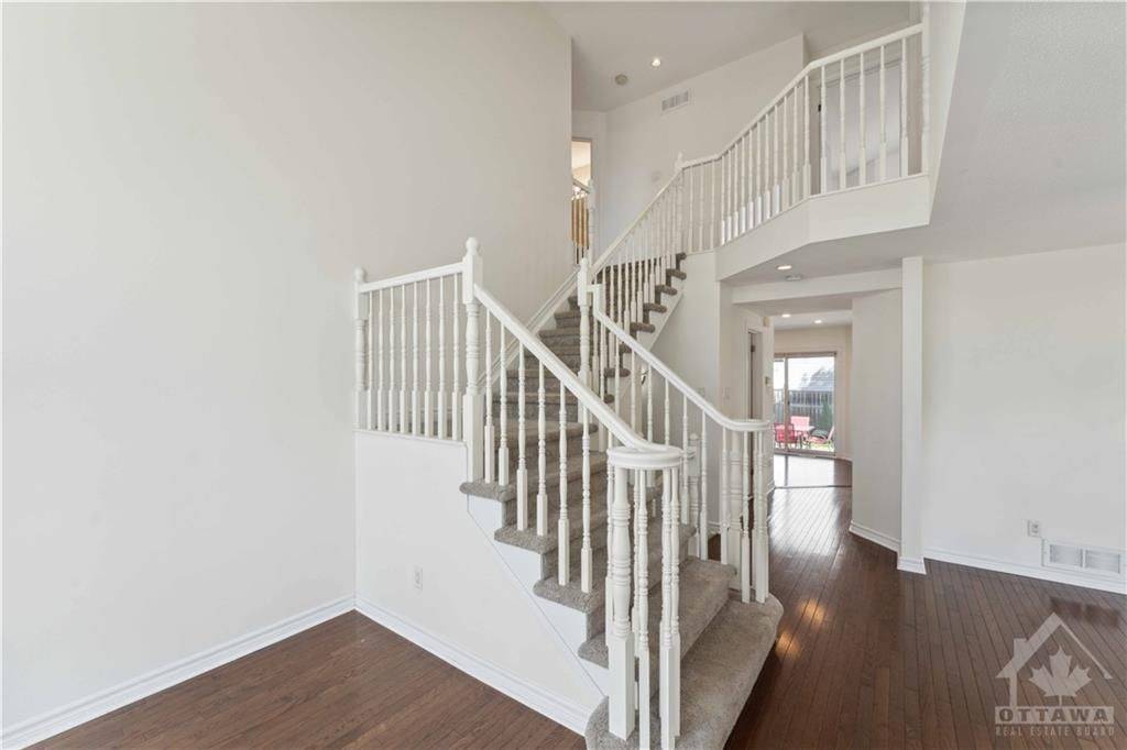 Barrhaven, ON K2J 0H8,643 BEATRICE DR