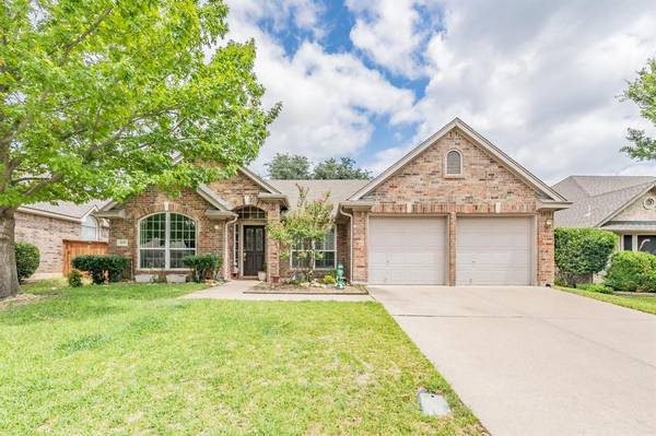 3625 Stone Creek Lane S,  Fort Worth,  TX 76137