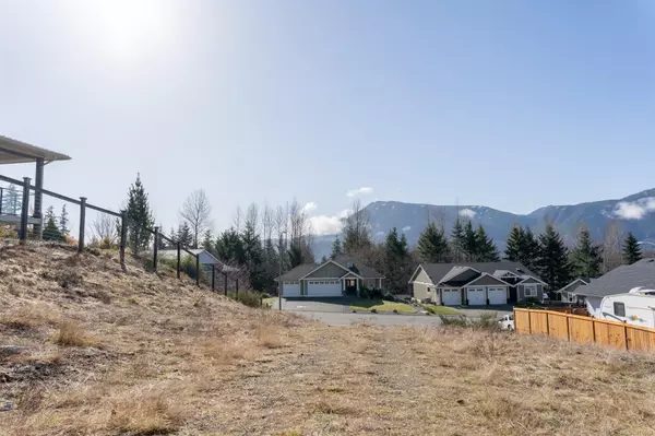 Lake Cowichan, BC V0R 2G1,464 Mountain View Dr