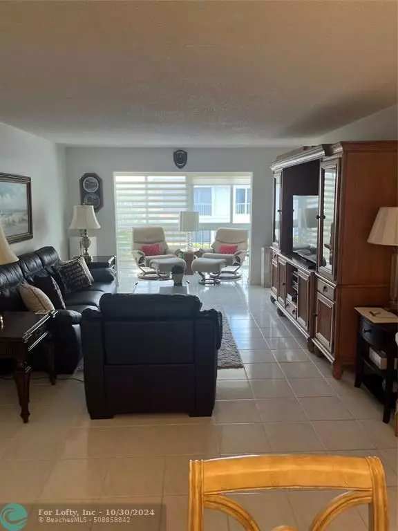 Fort Lauderdale, FL 33308,6453 Bay Club Drive  #4