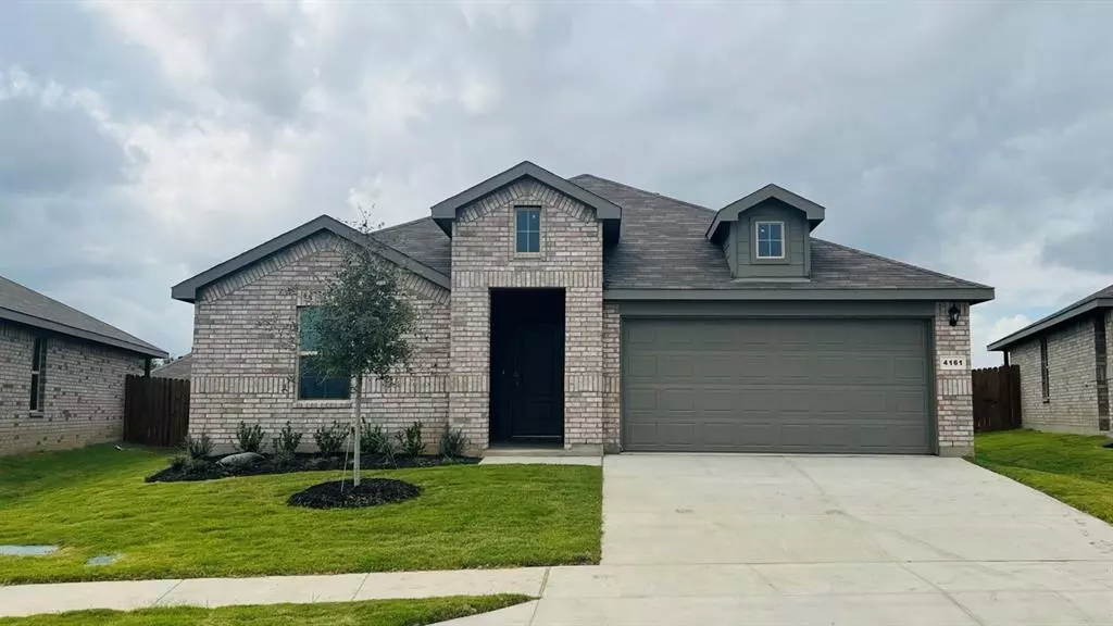 4161 TWISTED CREEK Drive, Fort Worth, TX 76036