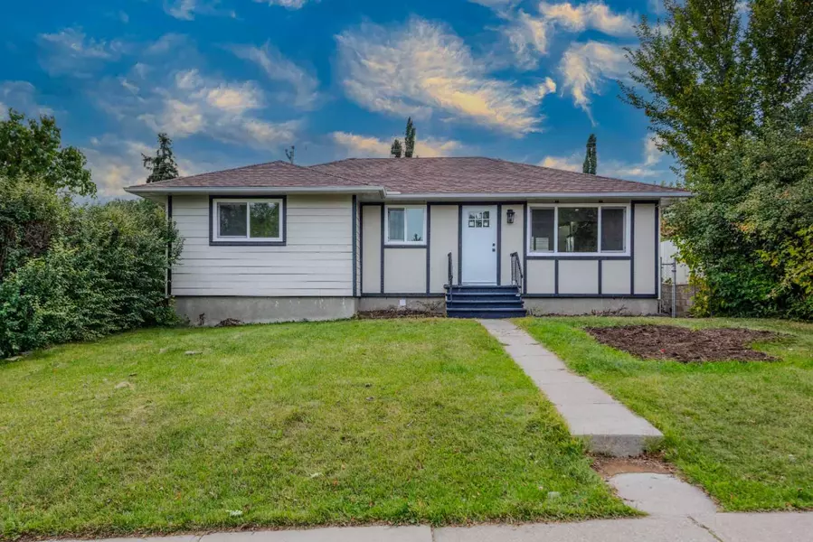 95 Holmwood AVE Northwest, Calgary, AB T2K 2G7