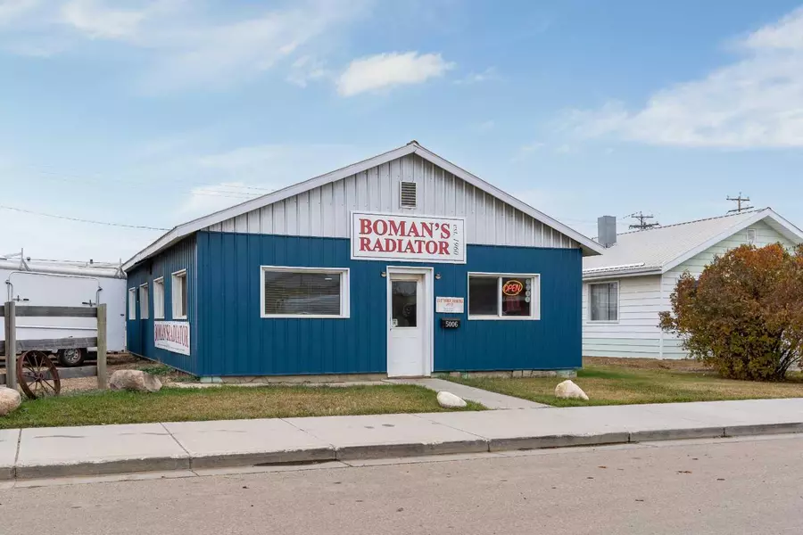 5006 47 Street, Camrose, AB T4V 1K1