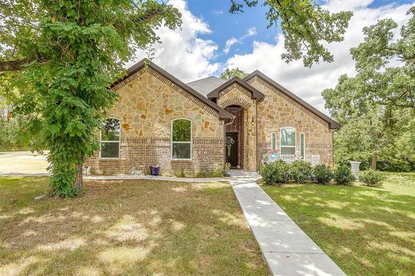 301 Lakeside Drive, Azle, TX 76020