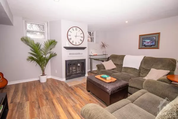 Lower Town - Sandy Hill, ON K1N 8L3,244 CHARLOTTE ST #1