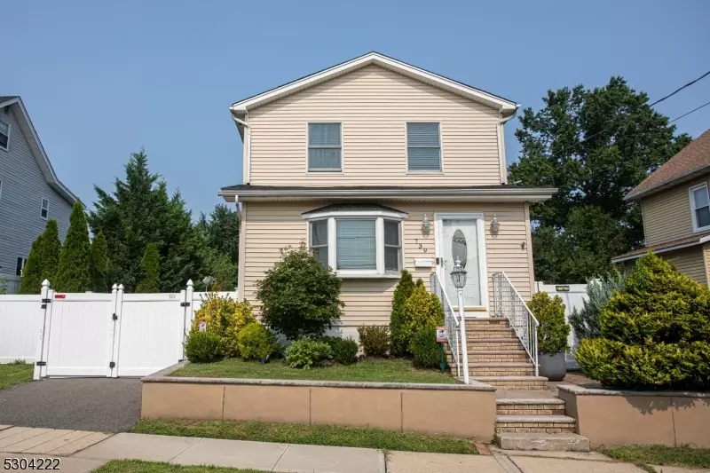 739 3rd St, Lyndhurst Twp., NJ 07071