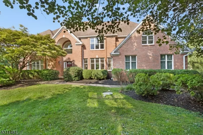 5 Ming Ct, Chester Twp., NJ 07930