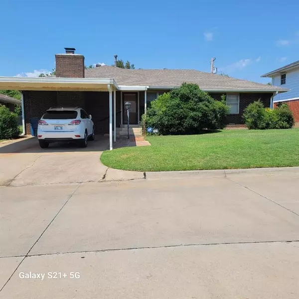 121 W Coe Drive, Midwest City, OK 73110