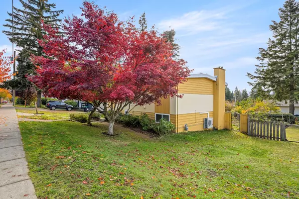 Comox, BC V9M 2W6,1689 Robb Ave