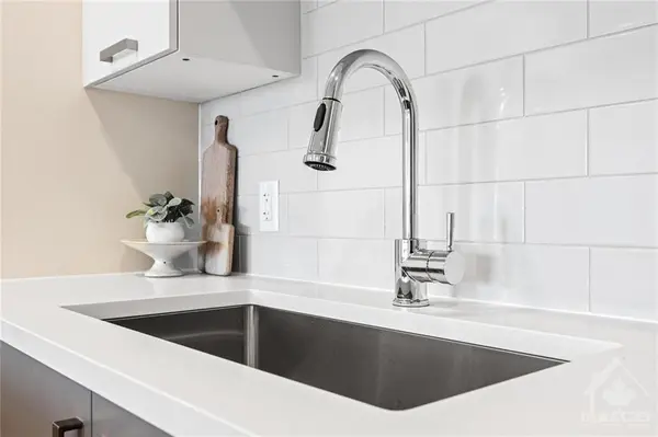 2055 PORTOBELLO BLVD #325, Orleans, ON K4A 4W9