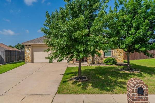 203 Old Spanish Trail, Waxahachie, TX 75167