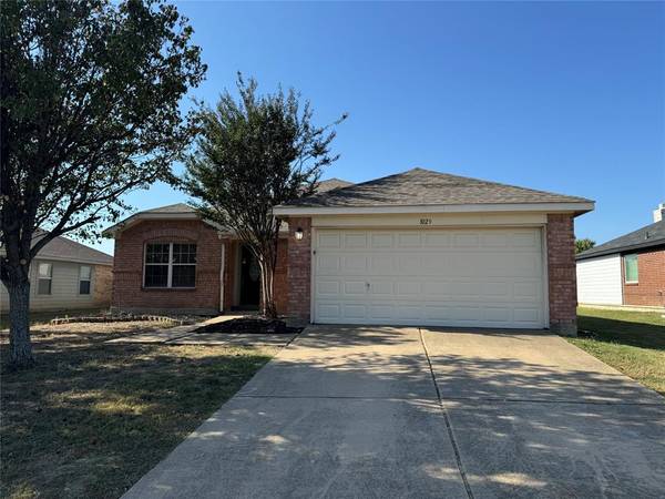 1029 Mckavett Drive, Burleson, TX 76028