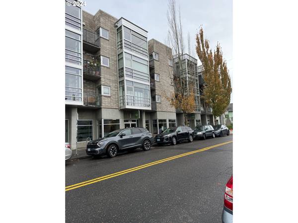 910 SE 42ND AVE #200, Portland, OR 97215