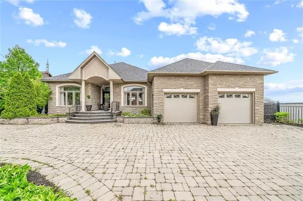 Hamilton, ON L8E 5C9,94 SEABREEZE CRES E