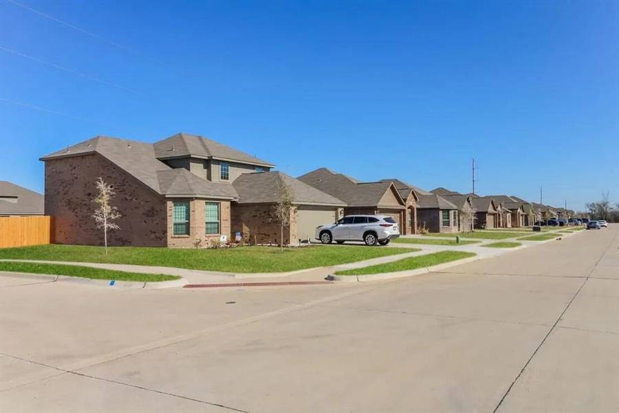 1012 Wheatfield Lane, Crowley, TX 76036