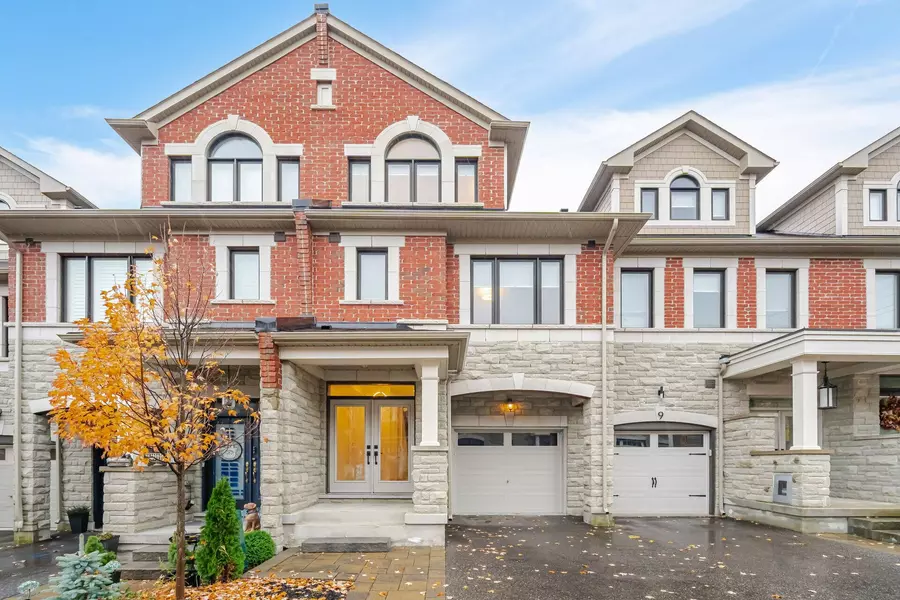 11 Hiawatha CT, Vaughan, ON L4L 0J2