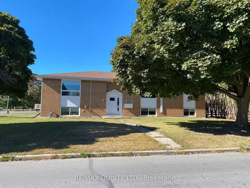 2 Village DR #4, Belleville, ON K8P 4J8