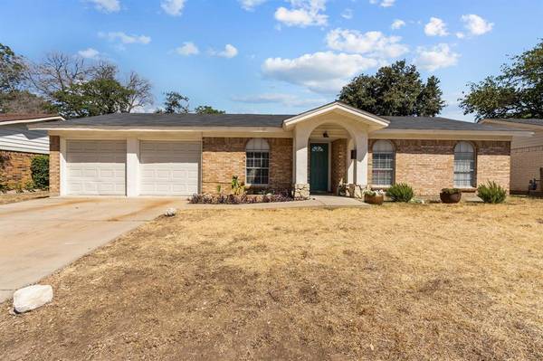 216 Straw Road, Saginaw, TX 76179