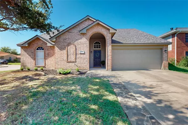 601 Crestmont Court, Burleson, TX 76028