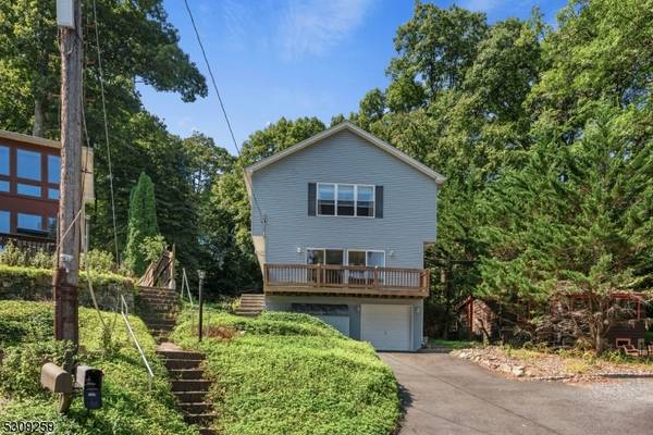 18 Lines Ave,  Hopatcong Boro,  NJ 07843