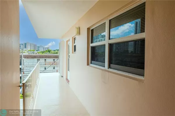 Lauderdale By The Sea, FL 33062,1481 S Ocean Blvd  #412A