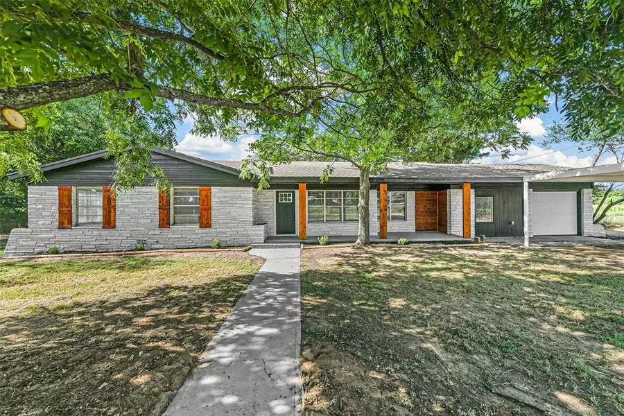 237 W J E Woody Road, Springtown, TX 76082