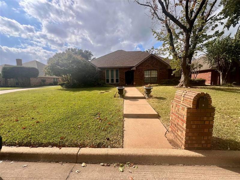 11 Kyle Drive, Mansfield, TX 76063