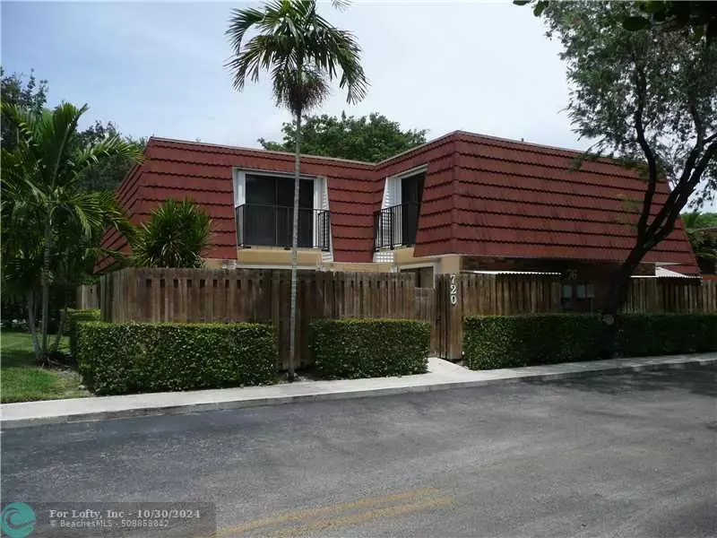 Plantation, FL 33324,720 NW 98th Cir  #720