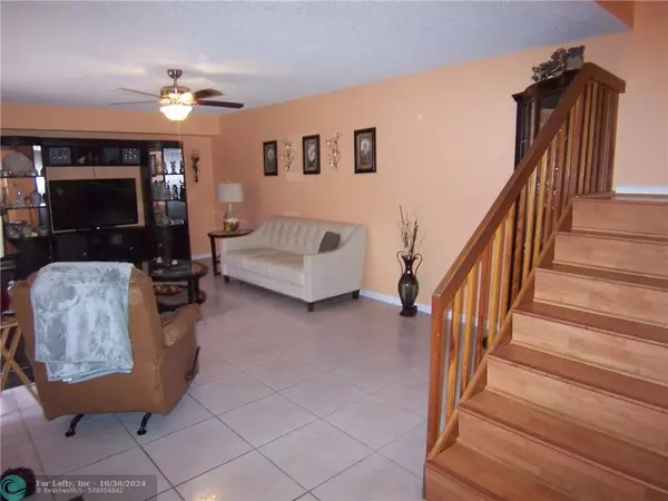 Plantation, FL 33324,9907 NW 6th Pl  #42