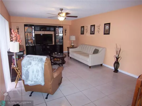 Plantation, FL 33324,9907 NW 6th Pl  #42