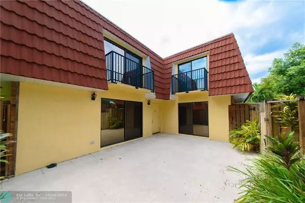 Plantation, FL 33324,737 NW 98th Cir  #737