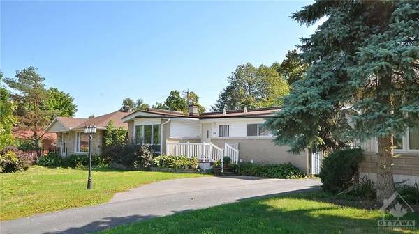 714 PLEASANT PARK RD, Elmvale Acres And Area, ON K1G 1Y4