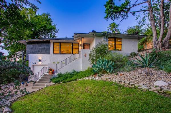 313 Edgemont Avenue,  Dallas,  TX 75216