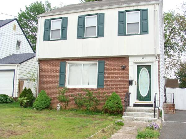 566 4th Ave, Elizabeth City, NJ 07202