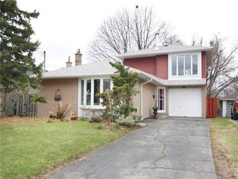 18 Oakridge DR, Toronto E08, ON M1M 2A4