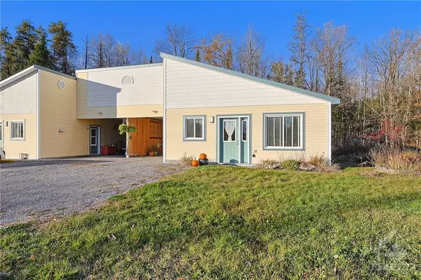 Mcnab/braeside, ON K7S 3G8,896 FLAT RAPIDS RD